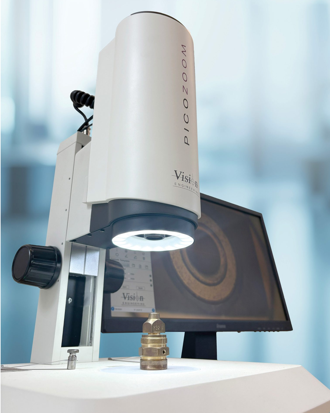 MICROSCOPIO DE INSPECCIÓN DIGITAL CON ENFOQUE AUTOMÁTICO